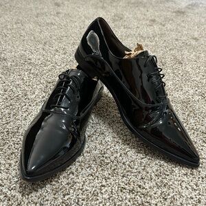 AGL Women's Patent Leather Pointy Toe Oxford EUC Size 10.5 In Black EURO SZ 41.5